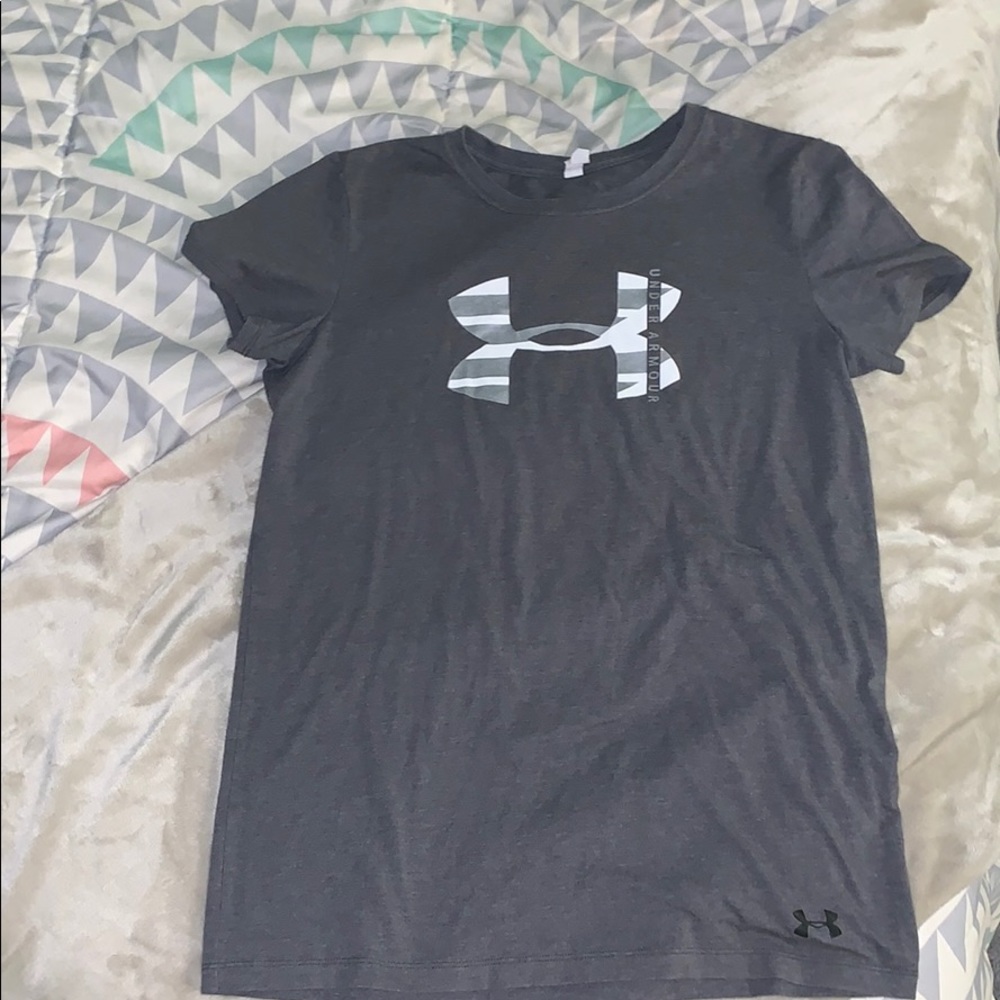 Short sleeve UA shirt